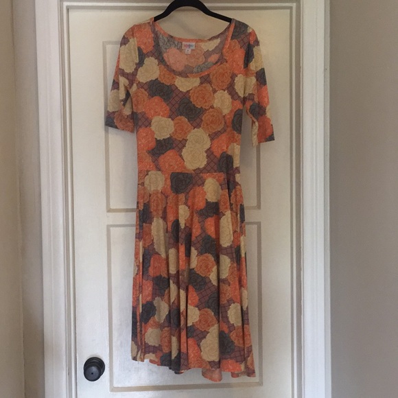 LuLaRoe Nicole Floral Pattern - Picture 1 of 3